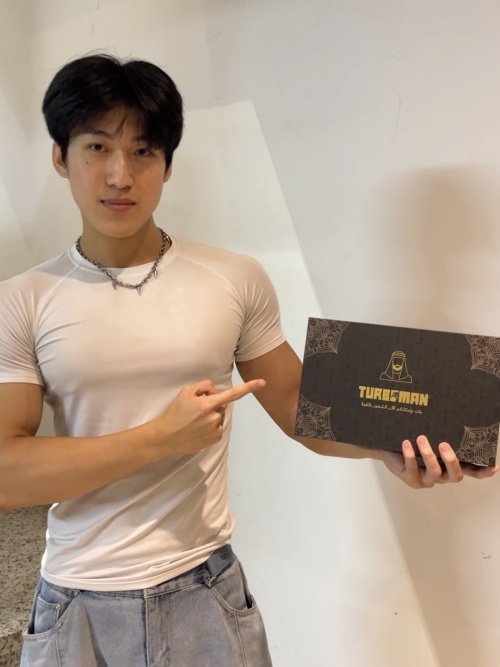 张哥加班健身连轴转，兜里总揣着迪拜特勃